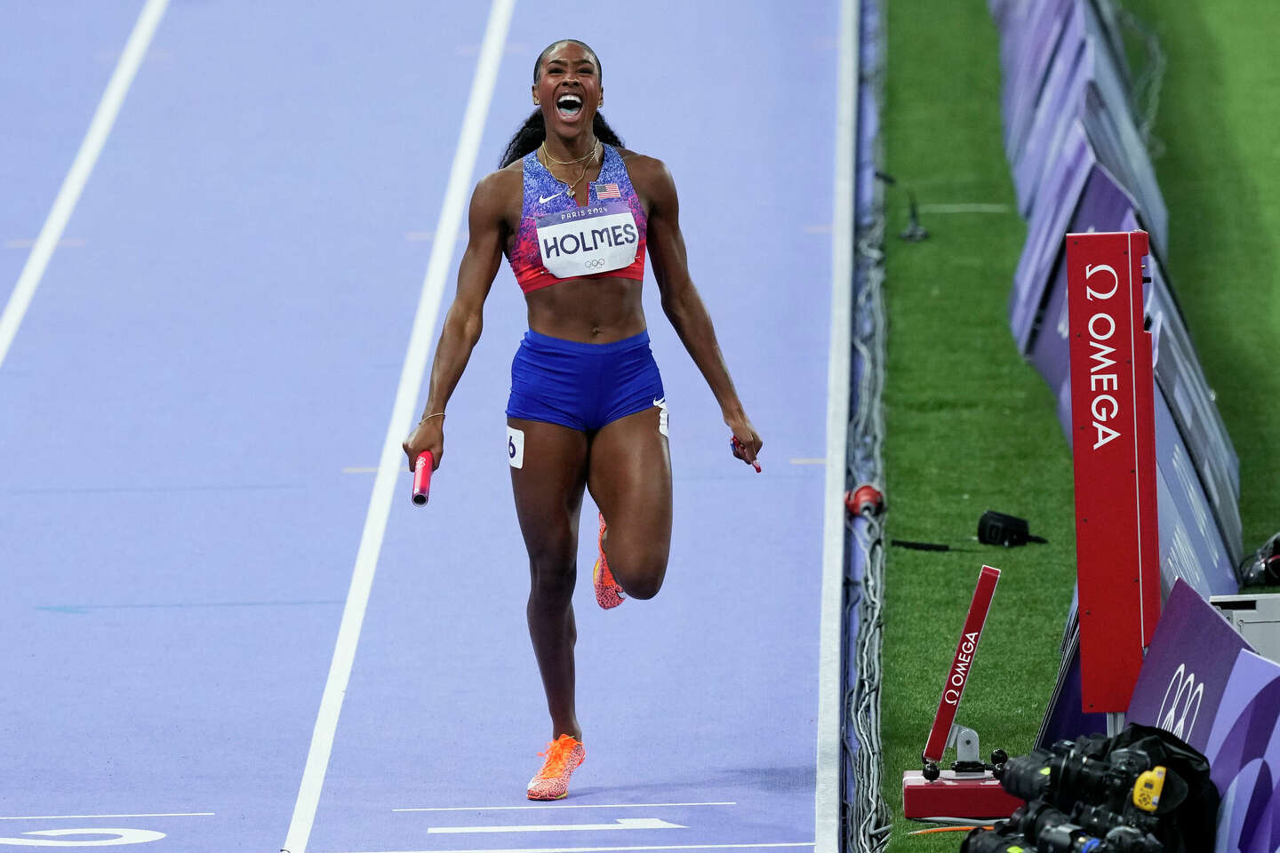 Connecticut's Alexis Holmes wins 4x400 relay gold medal at Olympics