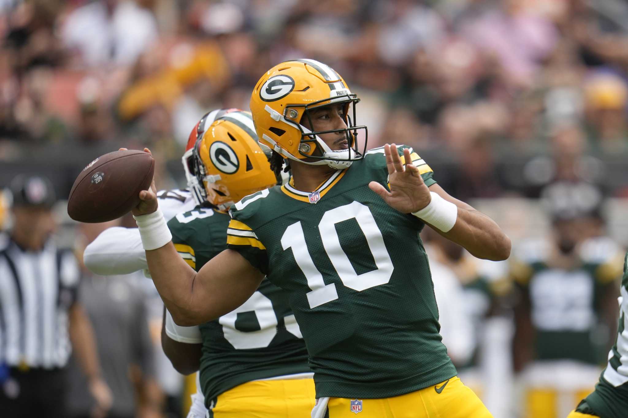 Jordan Love throws a long touchdown pass on the Green Bay Packers’ third play, the Packers beat the Browns 23-10