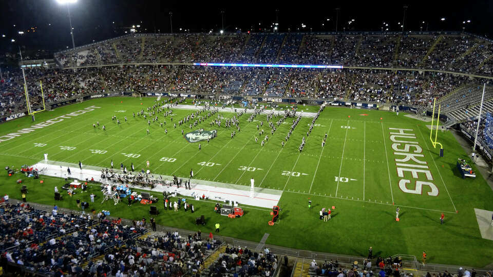 UConn football makes itself at home with Rentschler Field workout