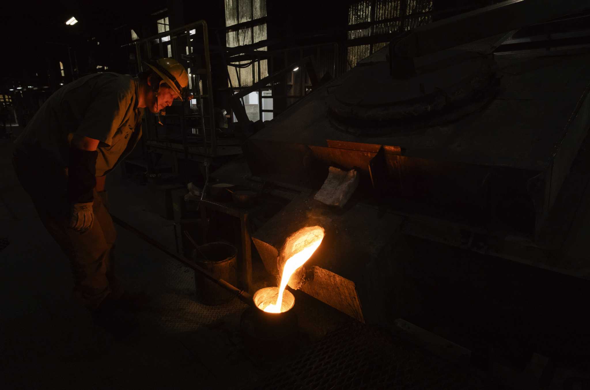 172-year-old Japanese factory preserves traditional method of making cast iron cookware