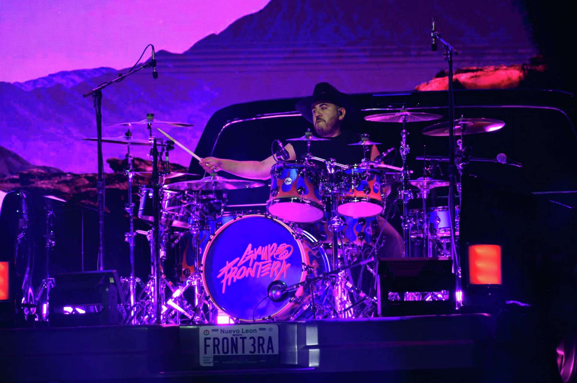 Grupo Frontera brings Jugando A Que No Pasa Nada Tour to Houston