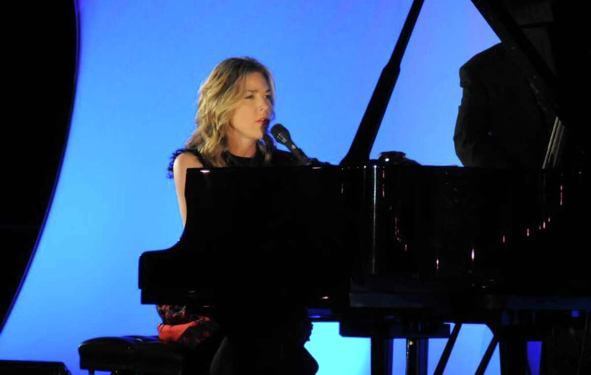 Paul Simon, Diana Krall perform at MMRF fundraising gala