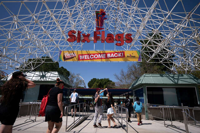 Six Flags Magic Mountain permanently closes Superman roller coaster