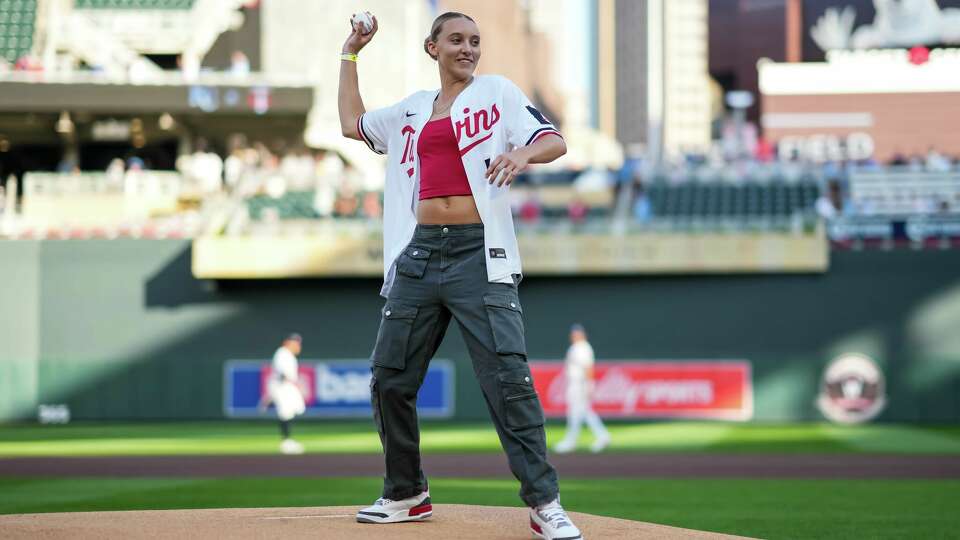 Paige Bueckers fires strike while tossing out first pitch at MLB game