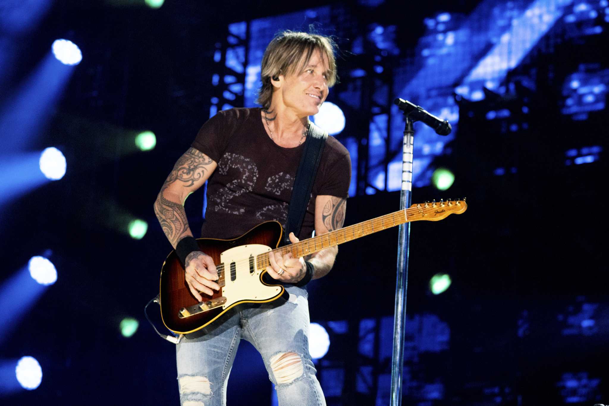 Keith Urban Holds Free Concert at Buc-ee's