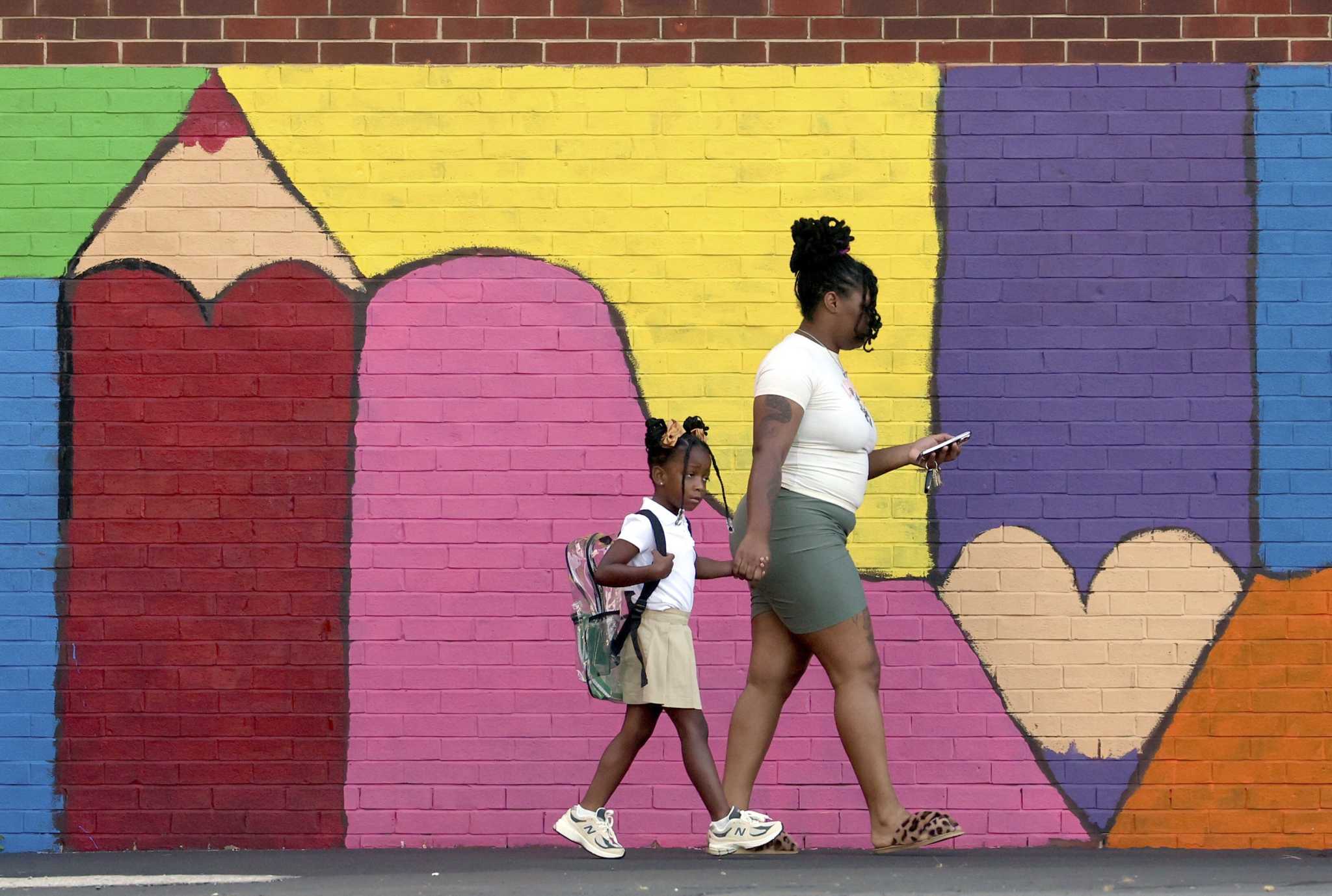 Cancellations by bus providers cause chaos at school opening in St. Louis