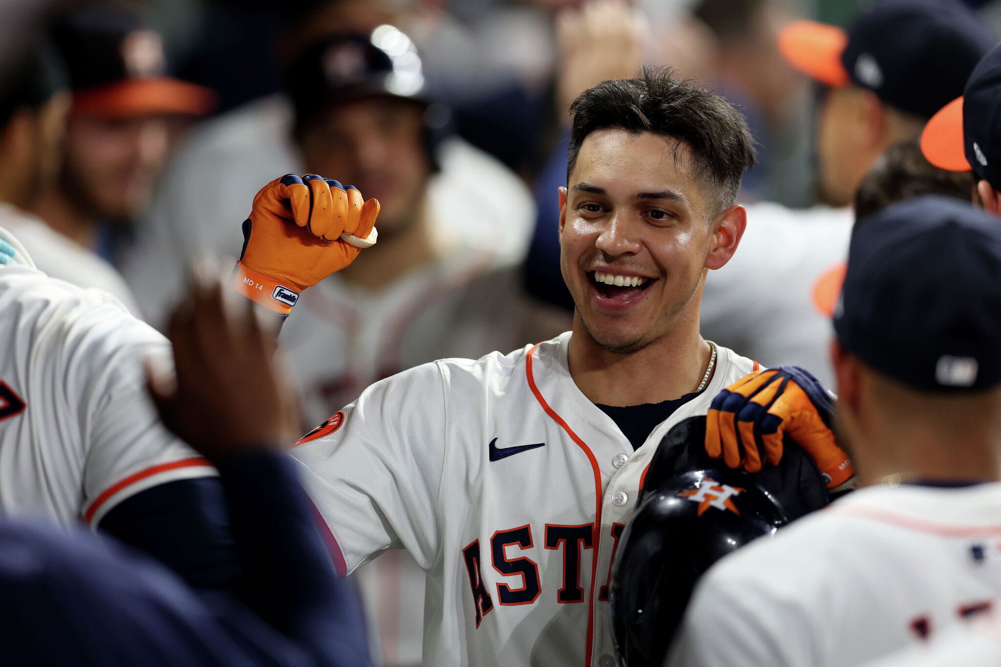 Astros' Mauricio Dubón, wife Nancy are expecting first child