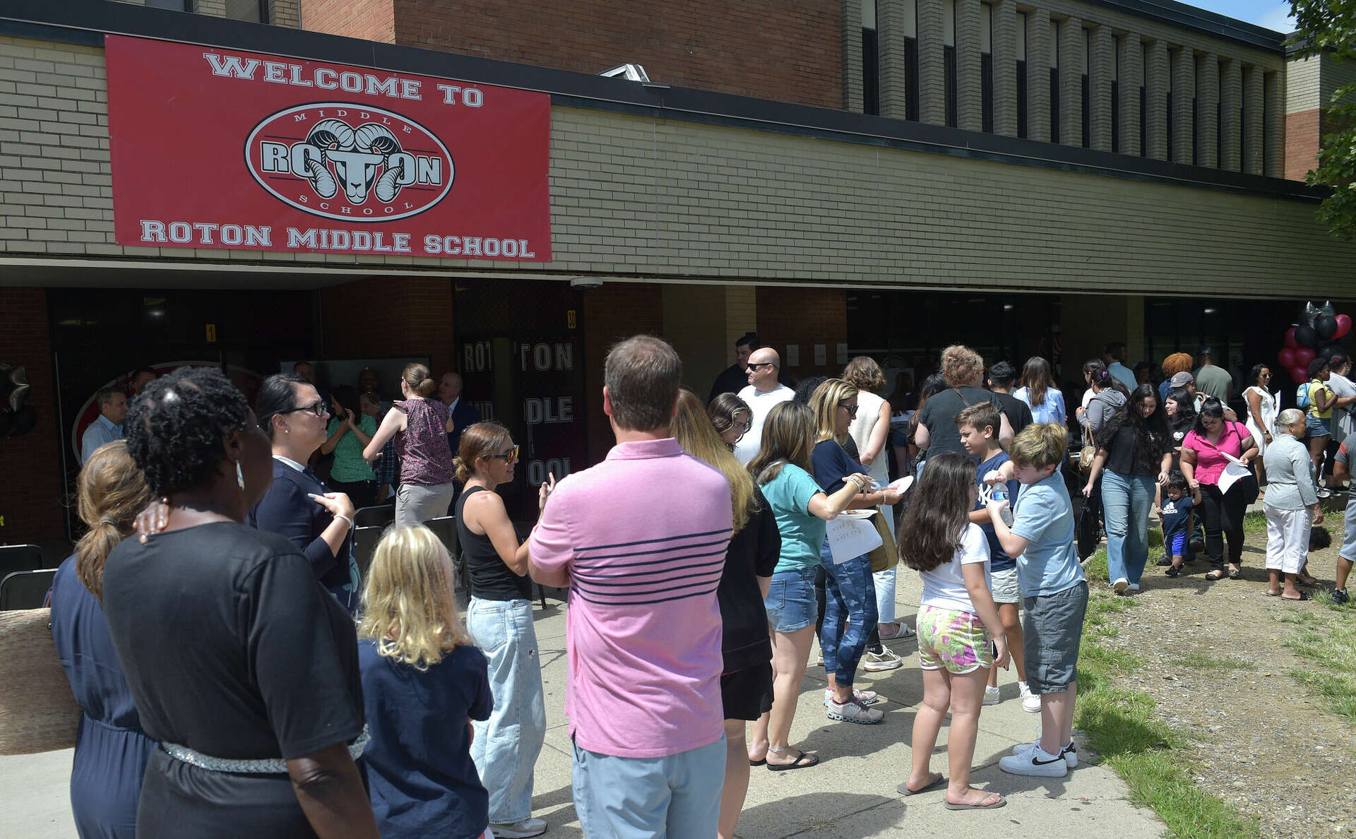 Norwalk schools get hundreds of free Chromebooks from Verizon