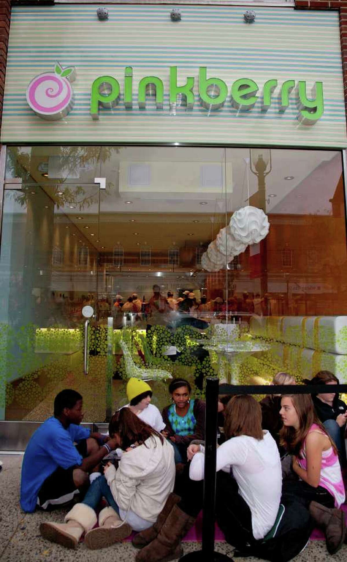 Connecticut's first Pinkberry opens in Fairfield