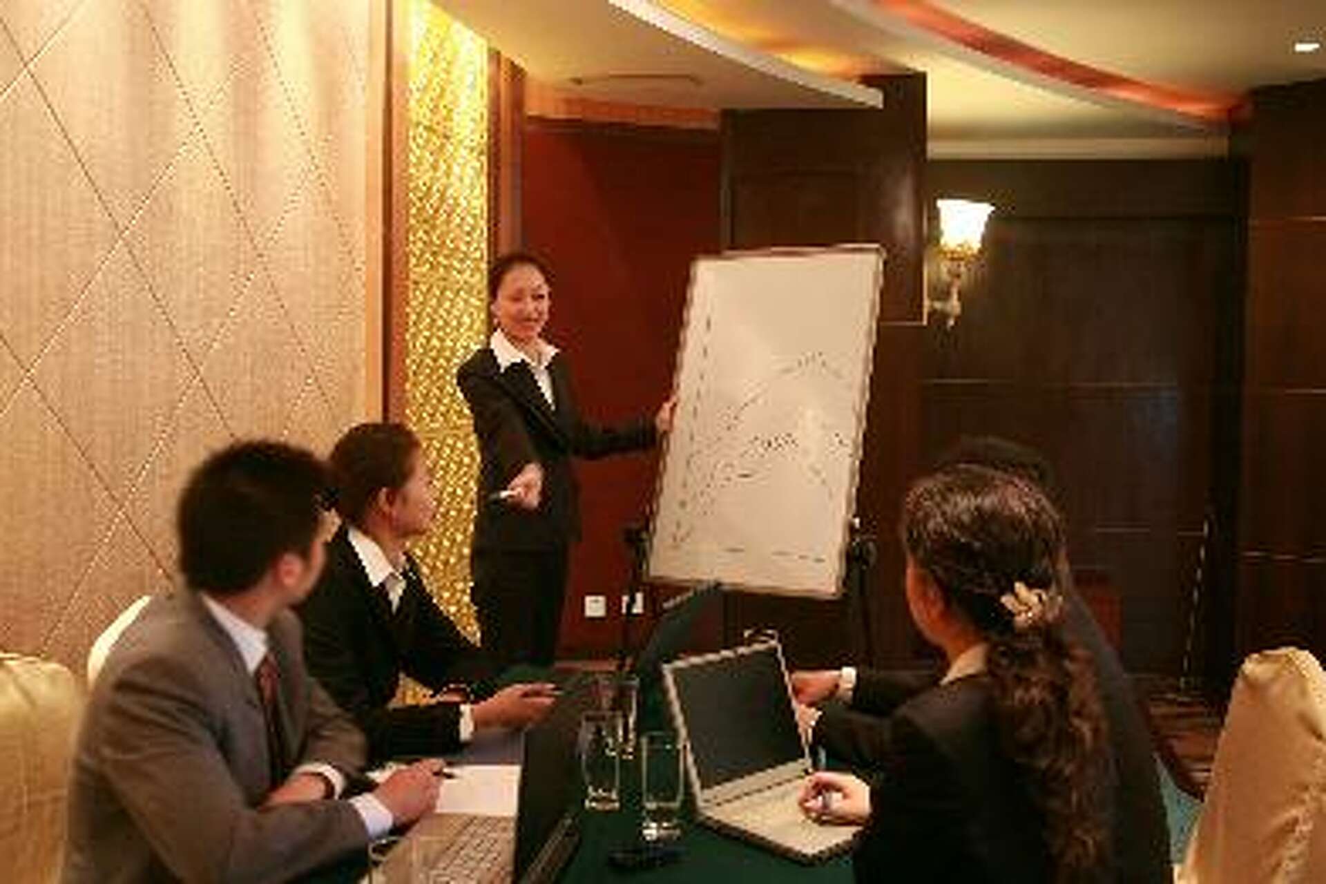 Differences Between Executive & Non-Executive Board Chairs