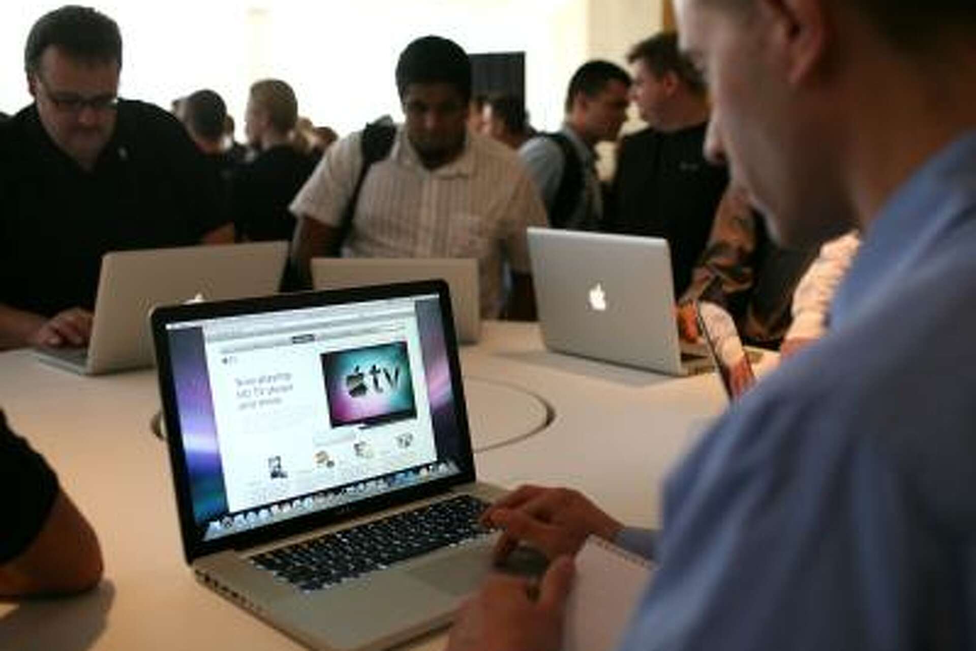 how to add to favorites on macbook pro