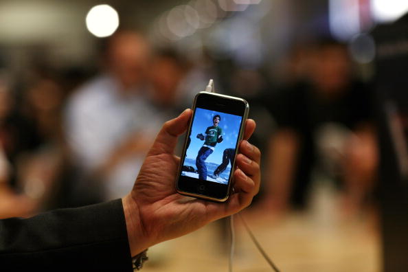 How to Add JPEGs to the iPhone