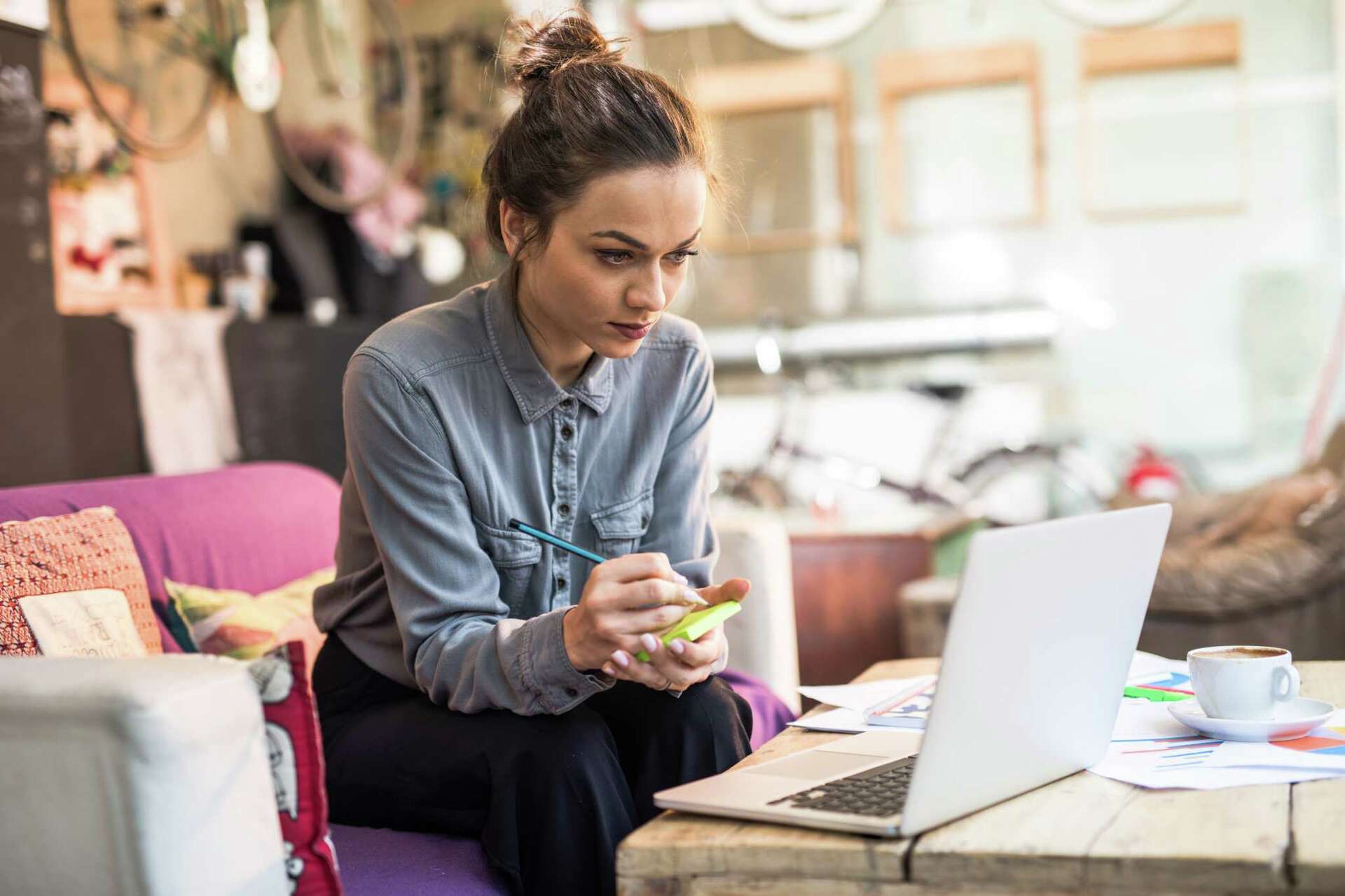 How to Address a Lady in a Business Letter