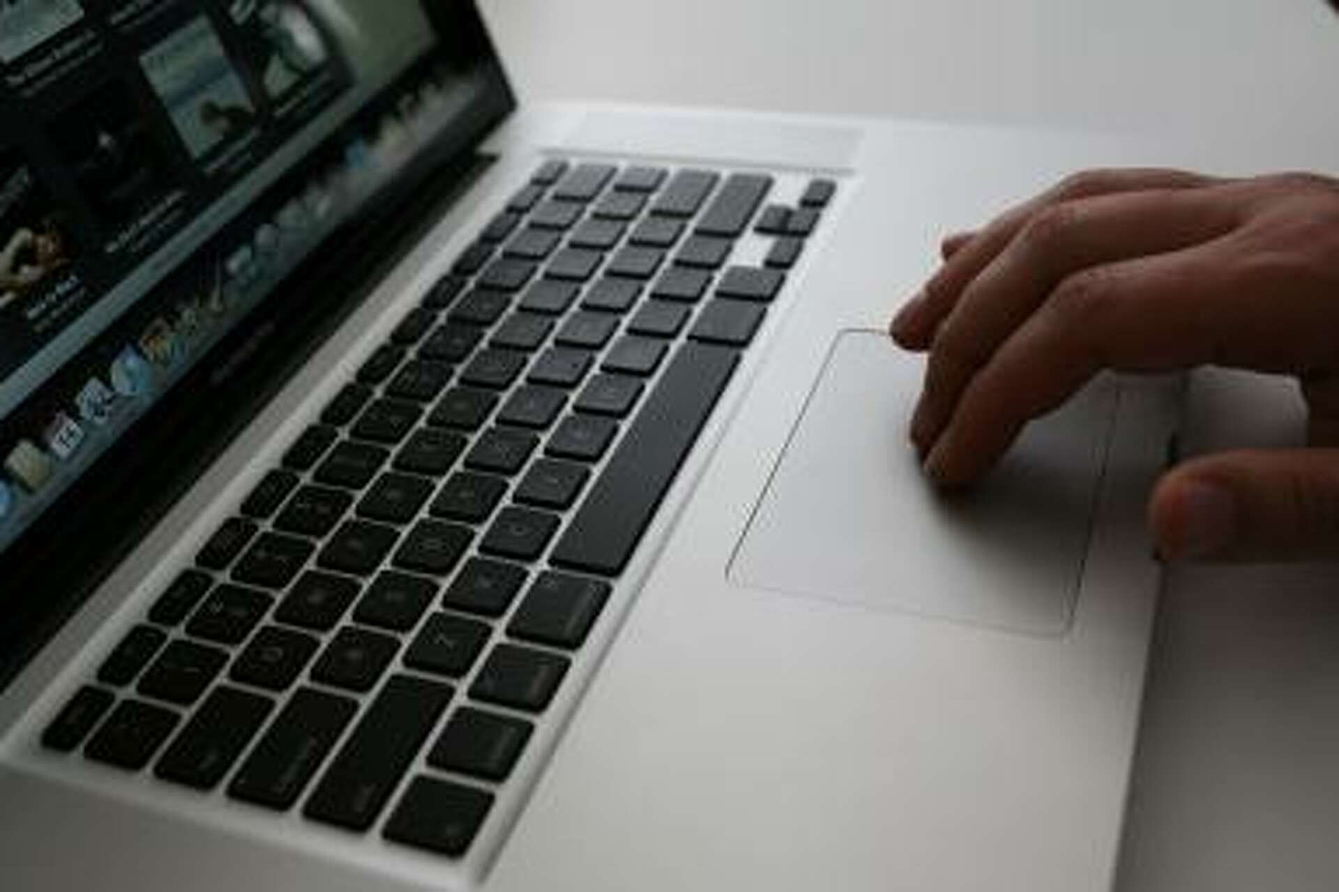 How to see cpu utilization on a macbook pro