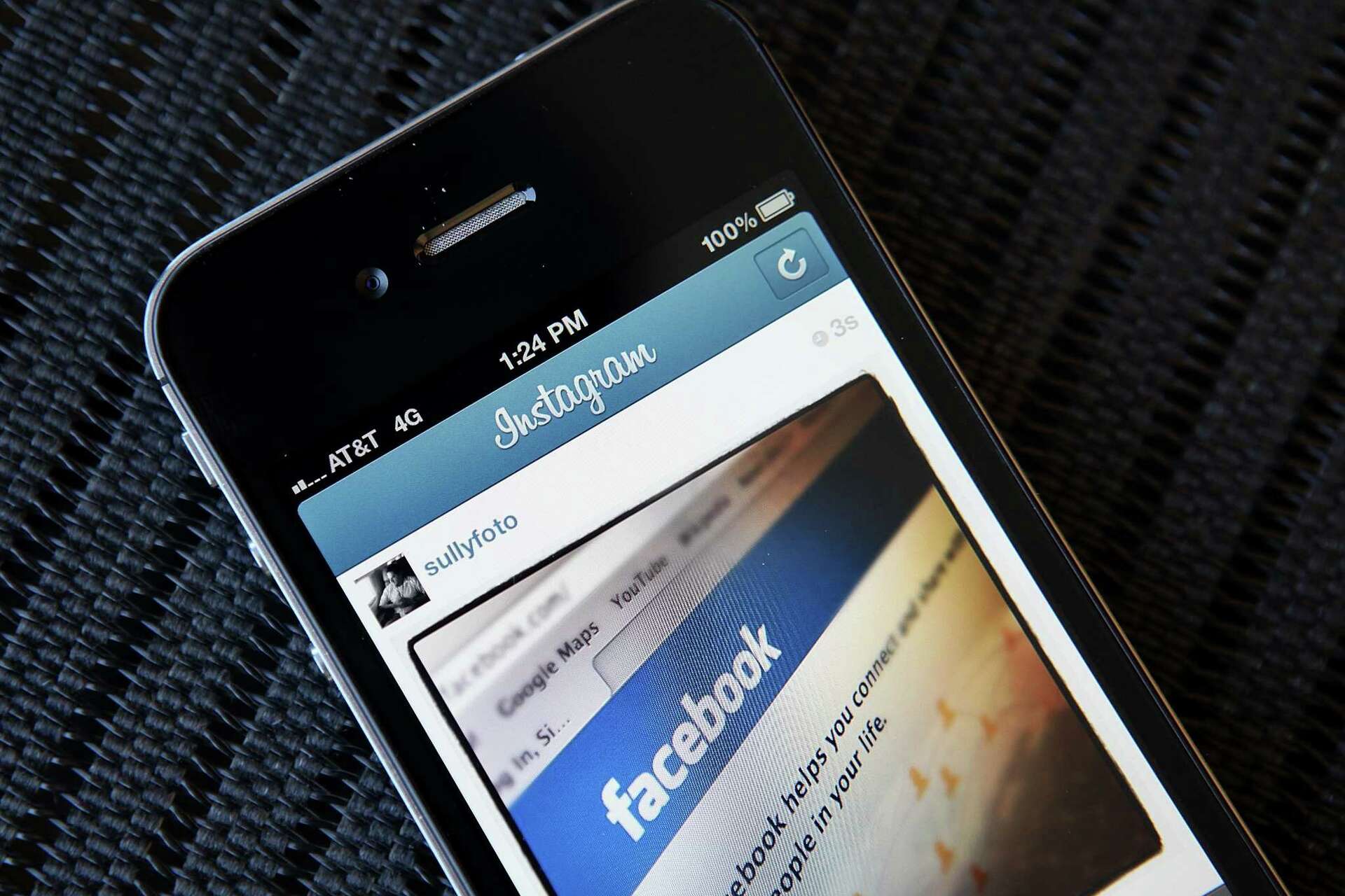 how to post photo on facebook from iphone