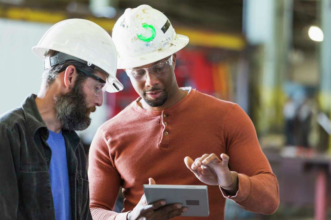 What Is a Blue-Collar Worker and a White-Collar Worker?