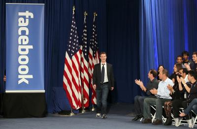 Can Facebook Be Used by Businesses to Communicate Internally?
