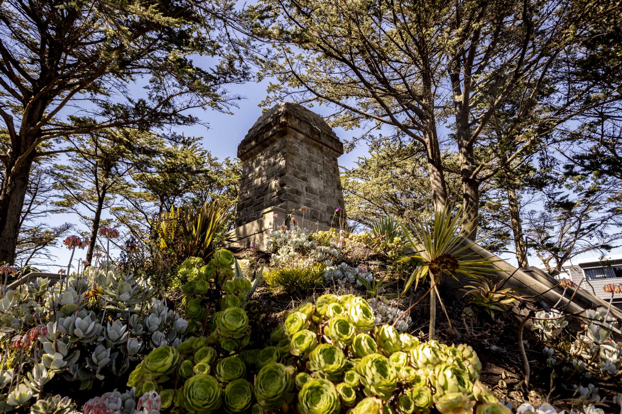 The statue is missing from this SF summit. Is that for the better?