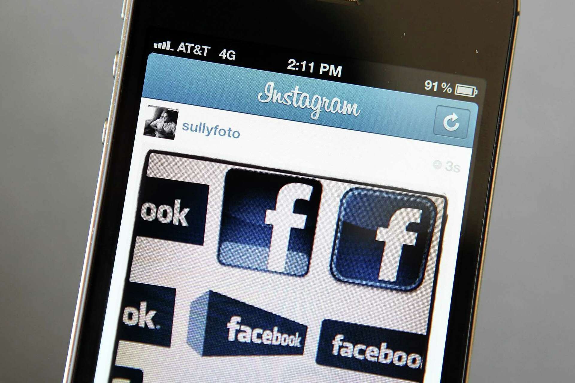 how to send a picture to facebook from my phone
