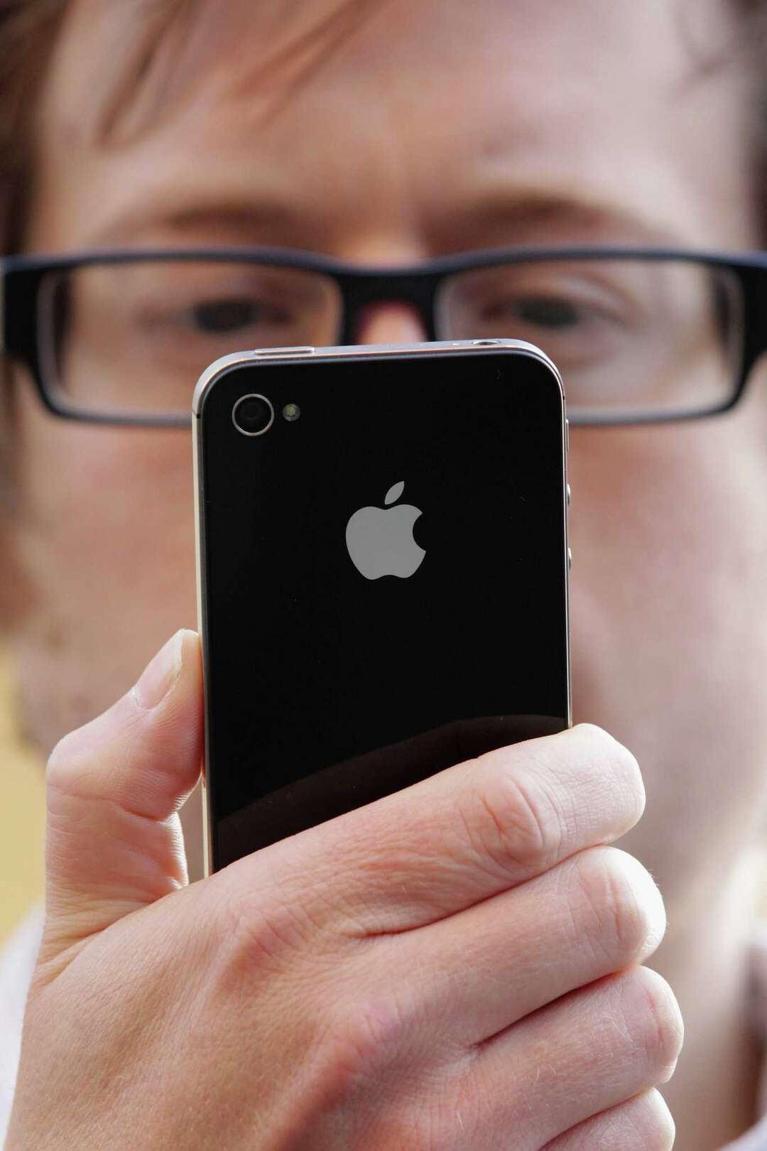 How to See The File Name When Viewing Pictures on An iPhone