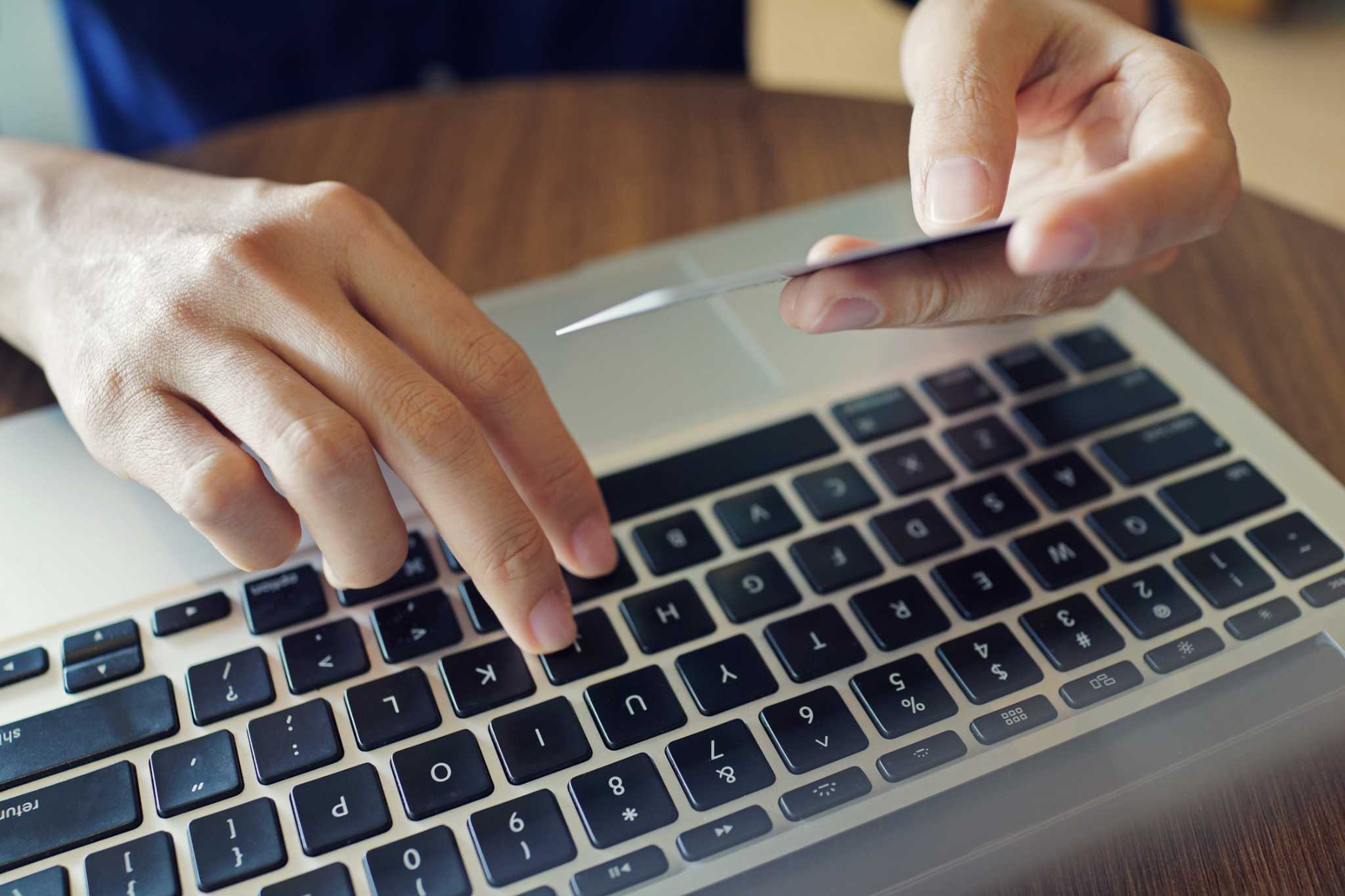 Difference Between Pro Forma Invoice & Commercial Invoice