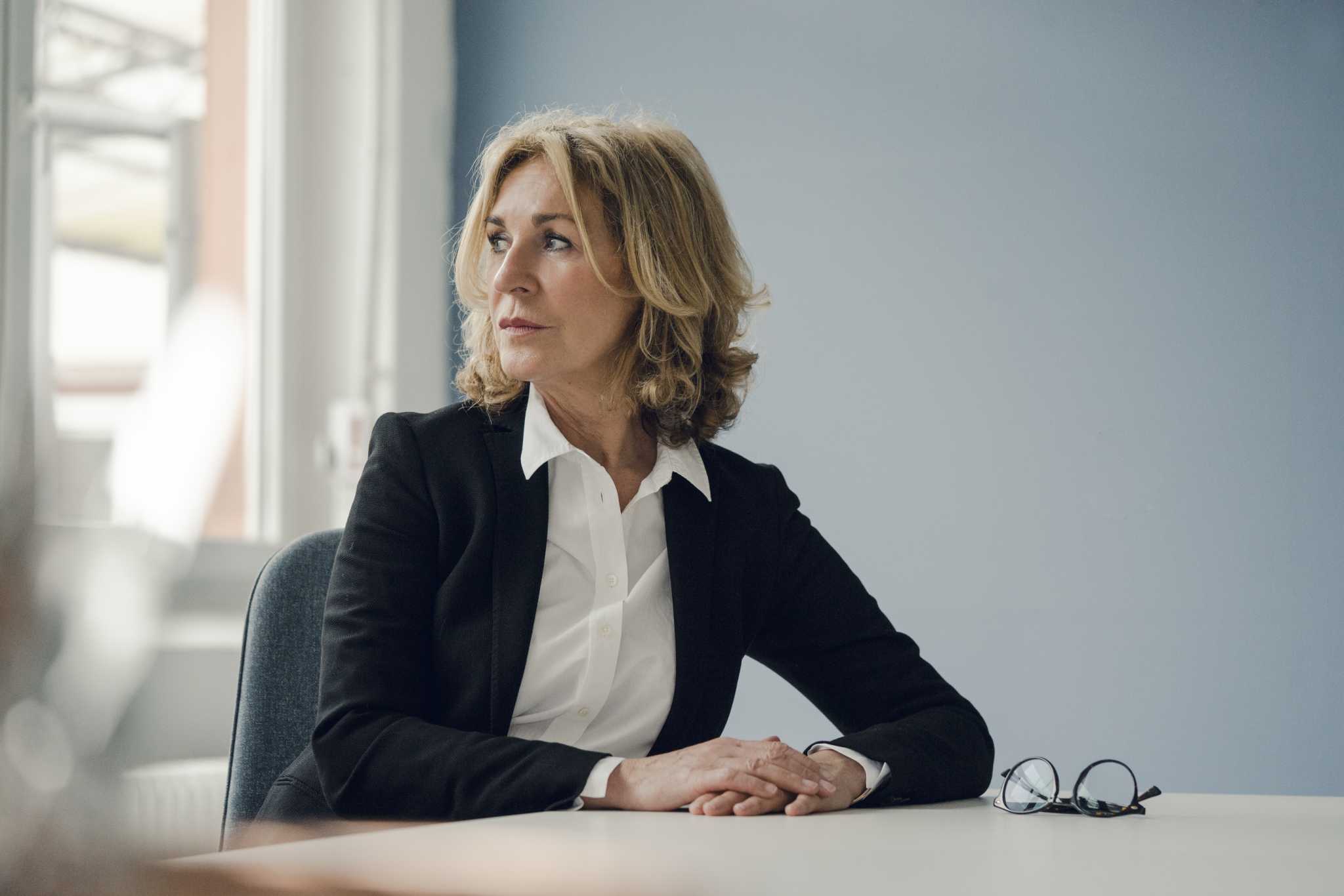 What Is Ladies' Business Elegant Attire?