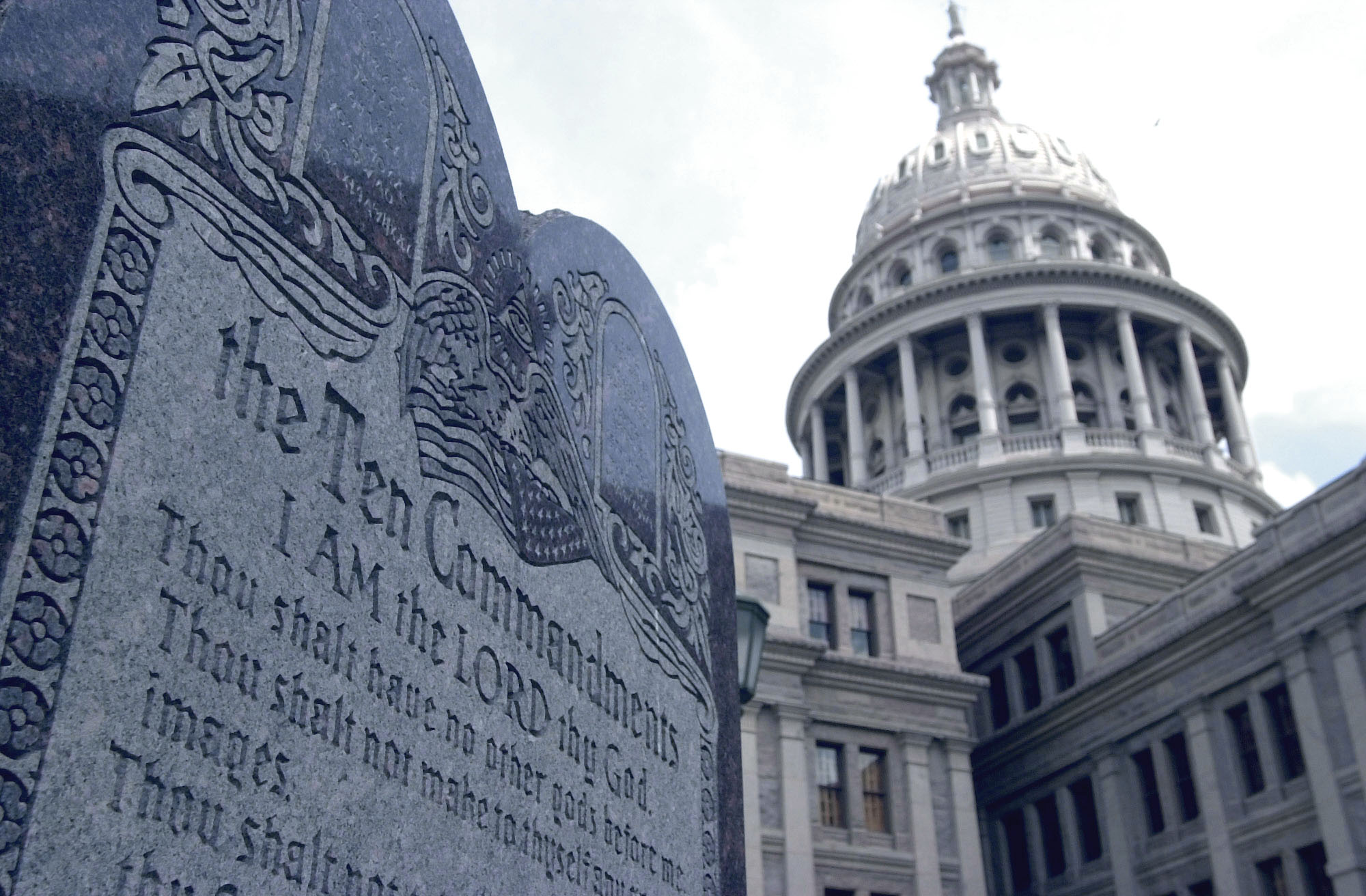 Texas can enforce Ten Commandments school law, appeals court rules