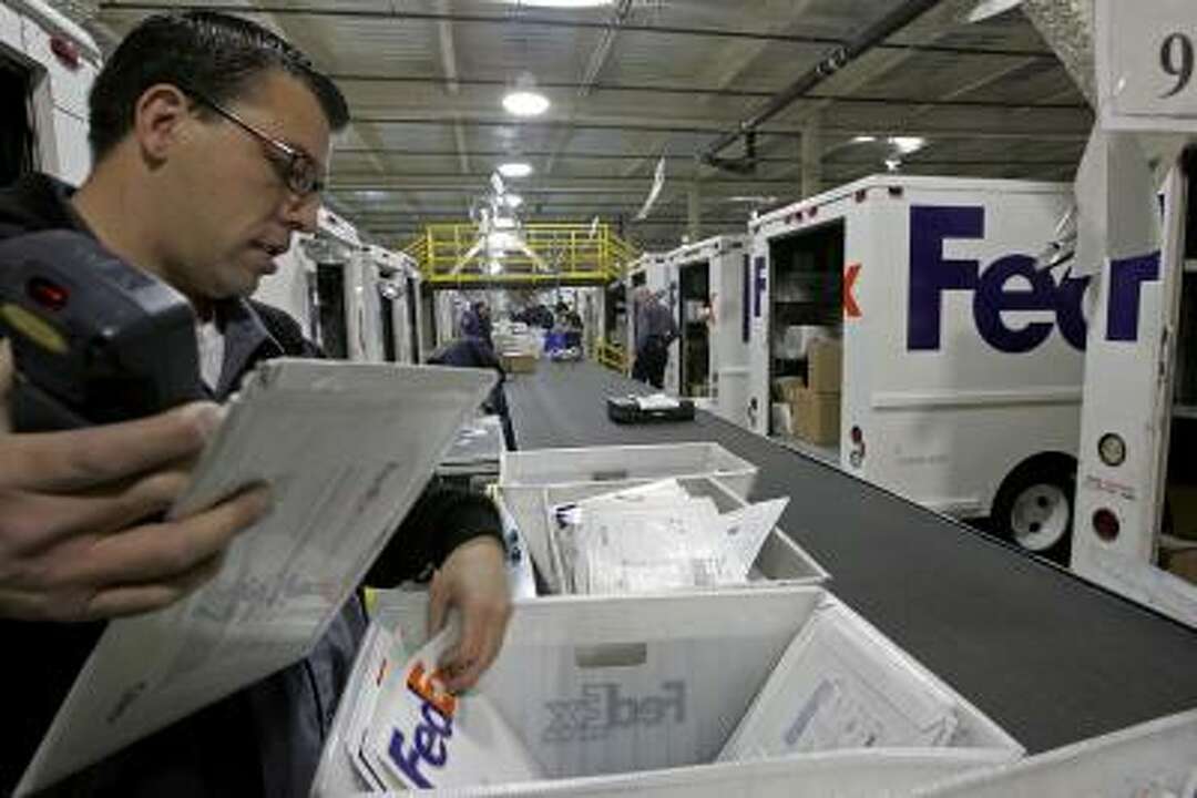 does fedex send emails to update address