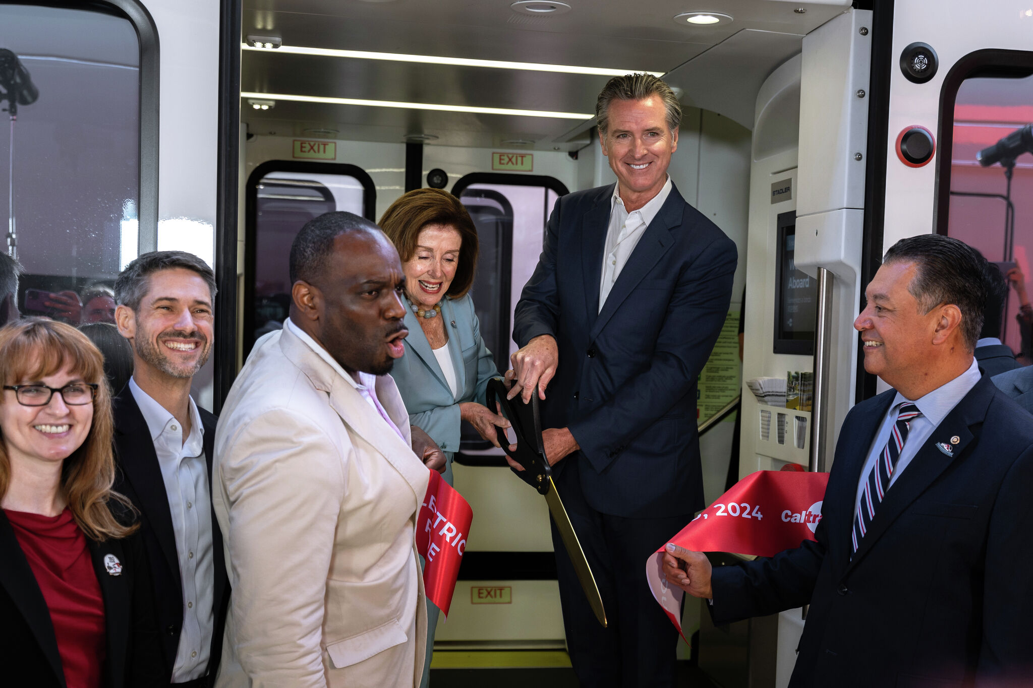 Electric trains work. Why is Newsom pushing for hydrogen ones instead?