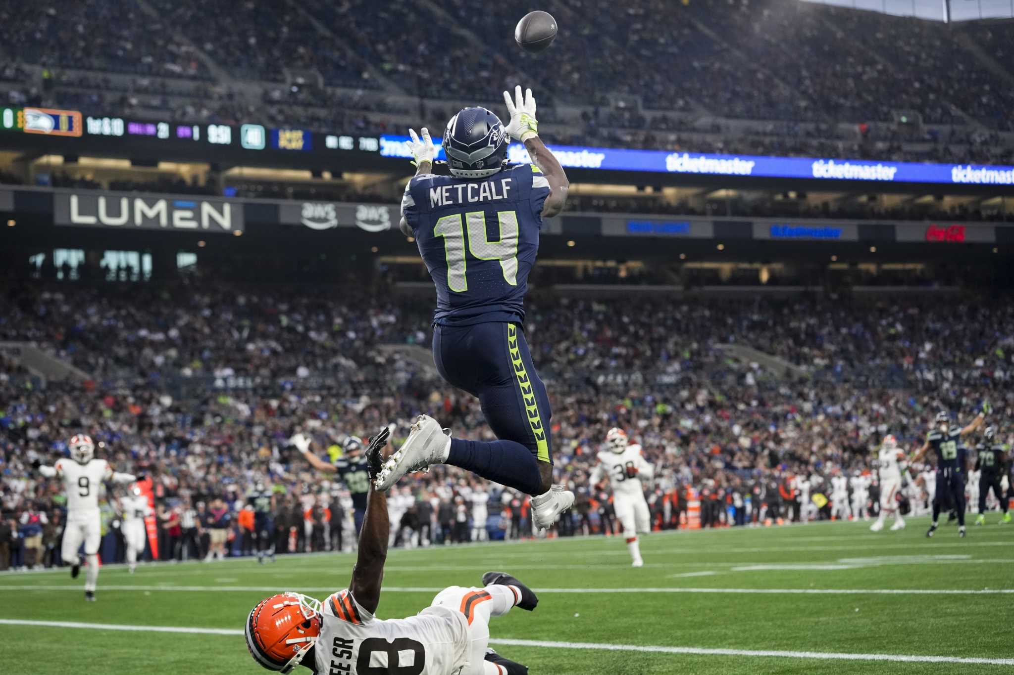 Geno Smith shines in brief appearance in season finale, Seahawks beat Browns 37-33