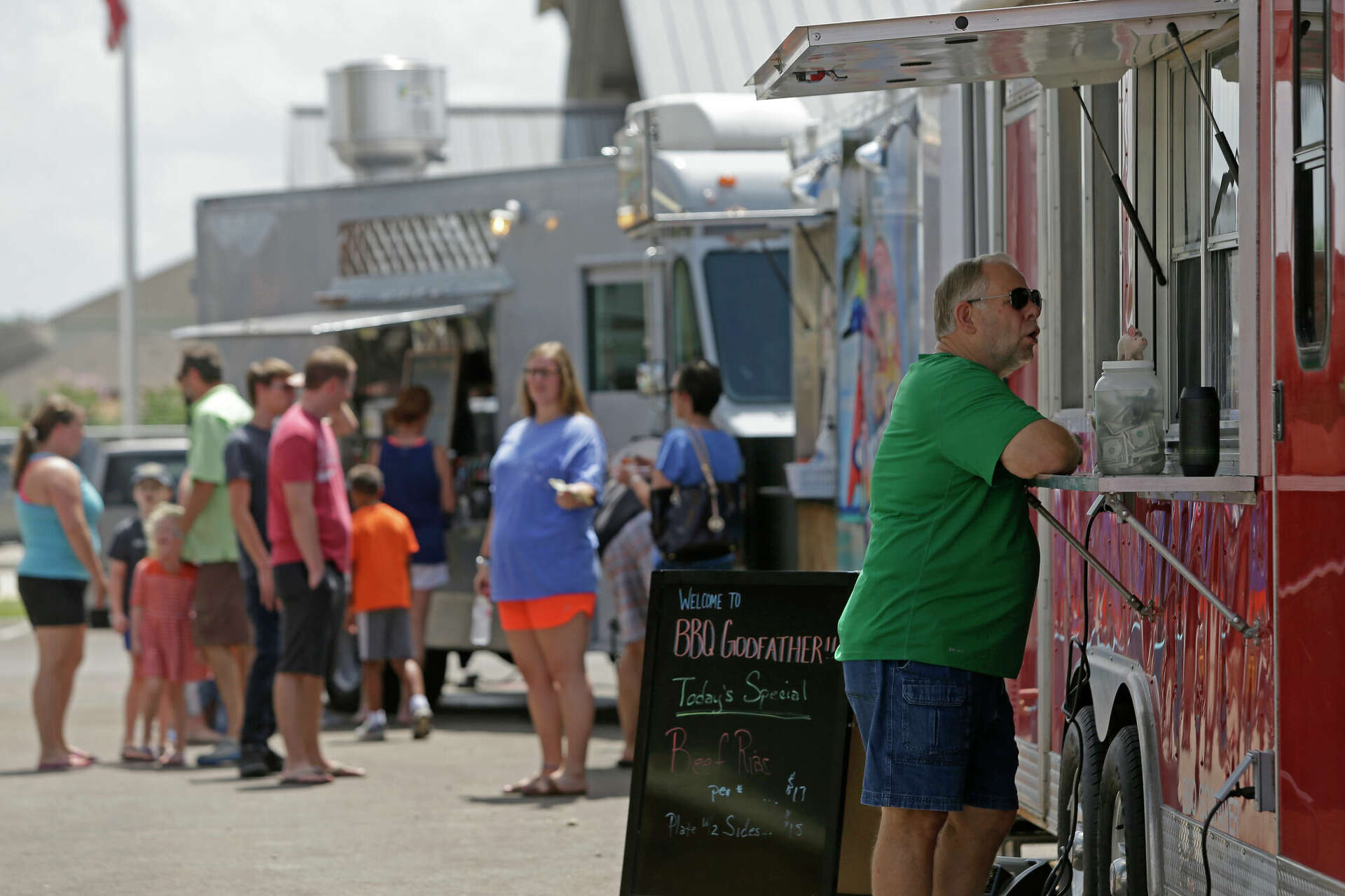 Houston food truck parks to visit with diverse food and events