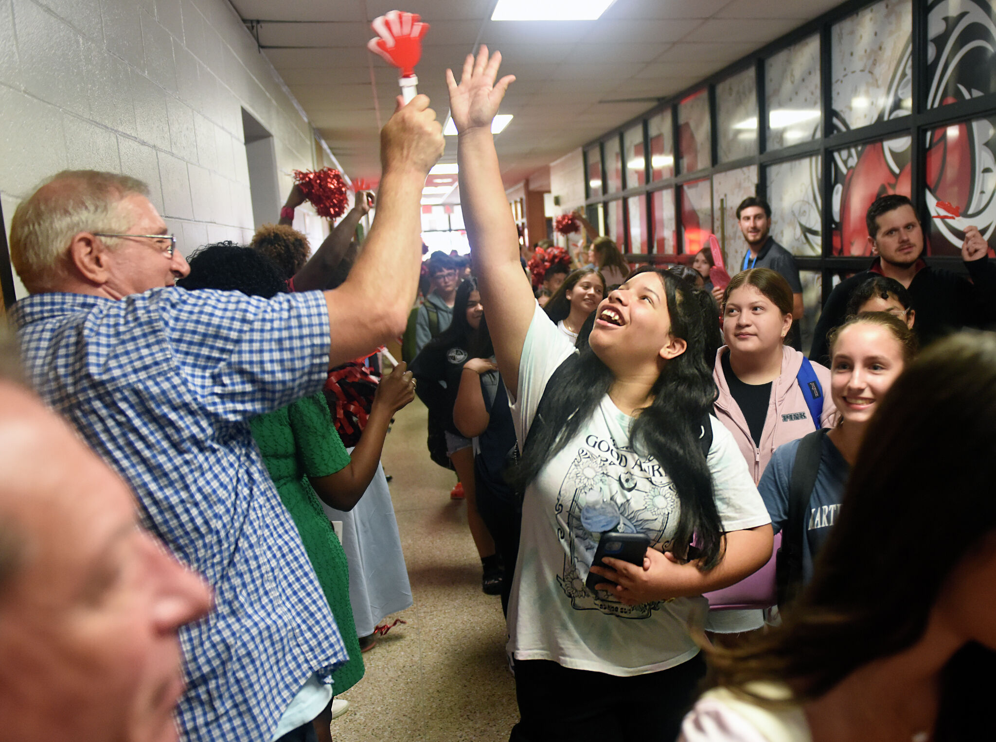 Music, laughter at Norwalk's 'exciting' first day of school at Roton
