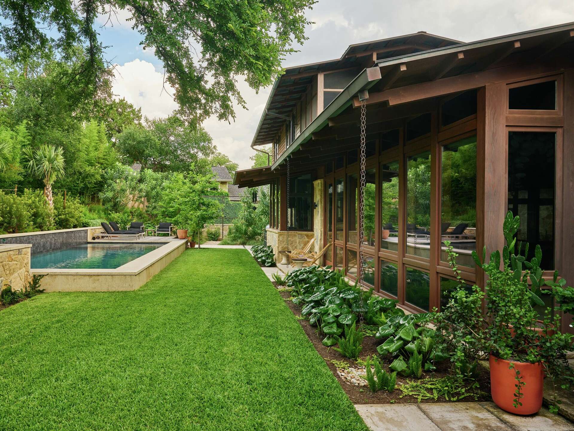 These San Antonio-friendly plants make gardens lush, colorful, image size:1920x1440