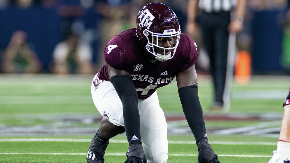 Shemar Stewart will combine with newcomer Nic Scourton to give Texas A&M a dangerous duo at defensive end this fall.