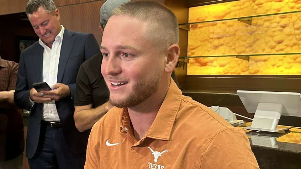 Texas quarterback Quinn Ewers showed off his new look Monday.