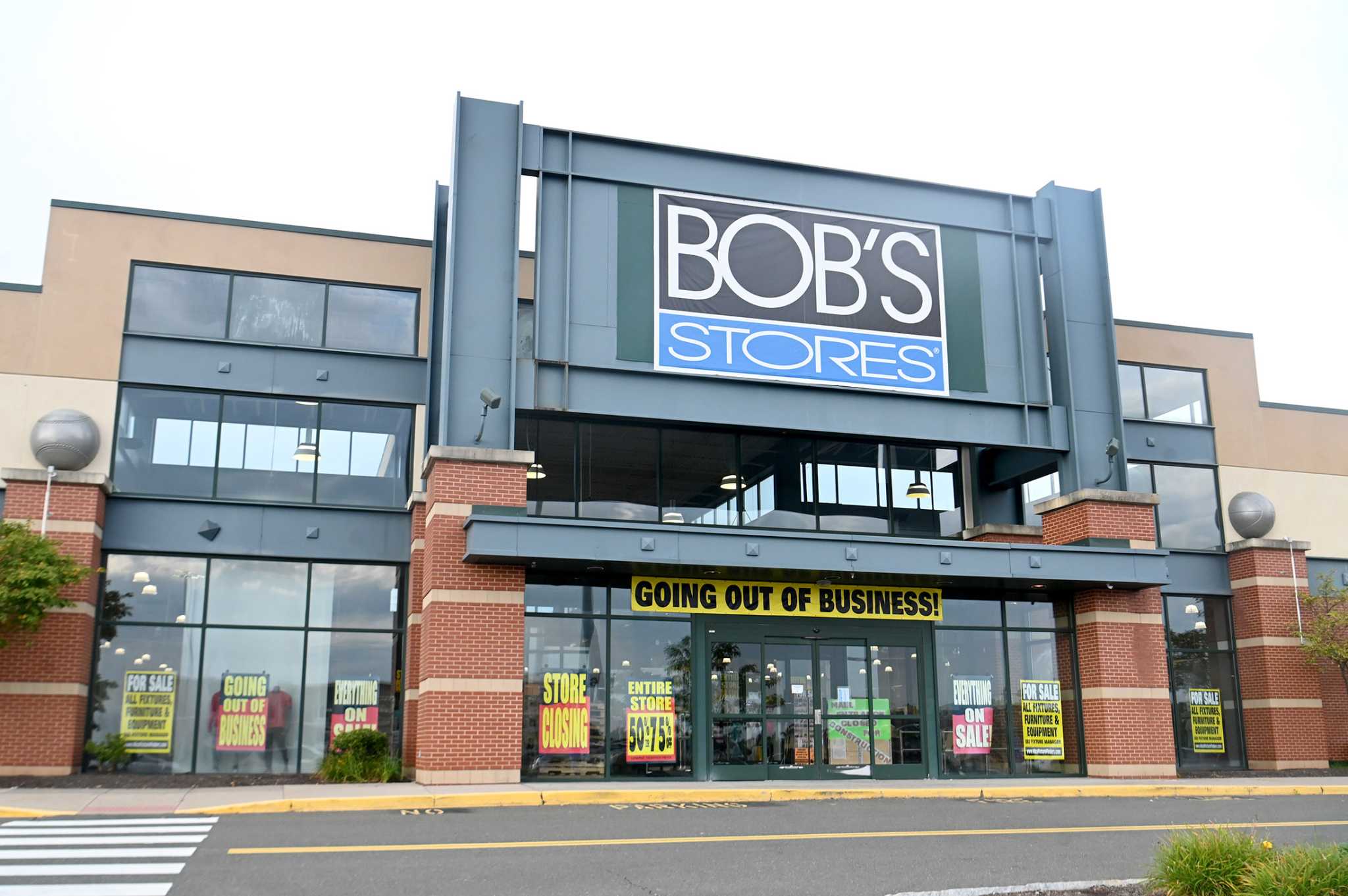 Connecticut mall to add 80,000-square-foot indoor amusement park in former Bob's Stores