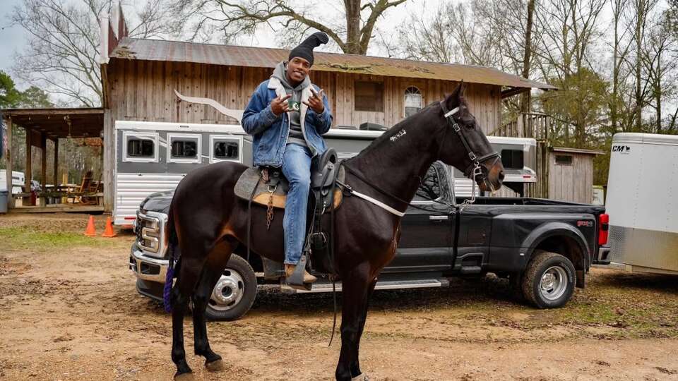 UH cornerback Ajani Carter competes in shows with his horse, Èl Dara.