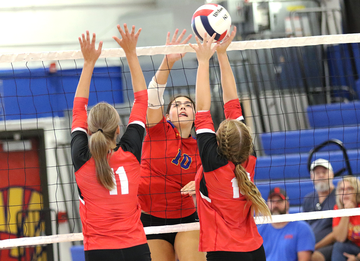 Roxana and Greenfield win gold at the Roxana Volleyball Invite