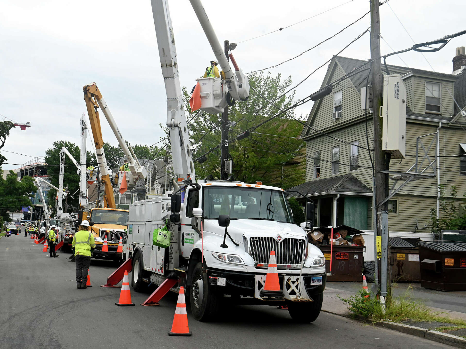 More than 100 CT power outages remain after Wednesday winds, gusts