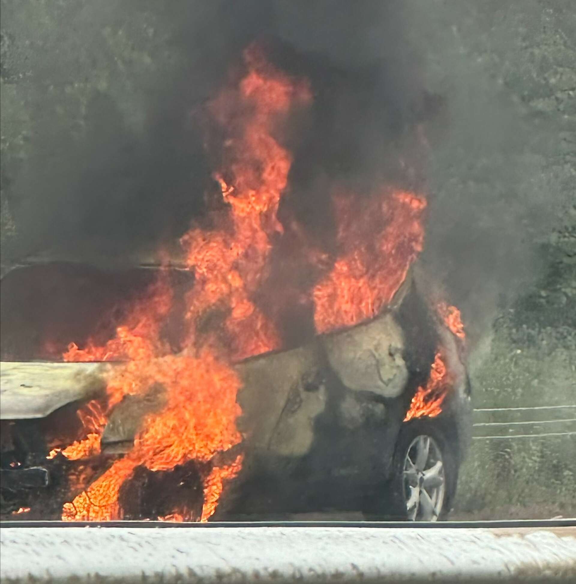 Police: Route 15 car fire snarls northbound traffic in New Haven area