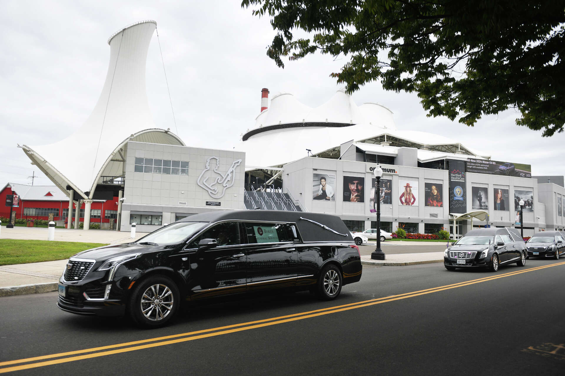 Mourners pay tribute to three Bridgeport residents killed in crash