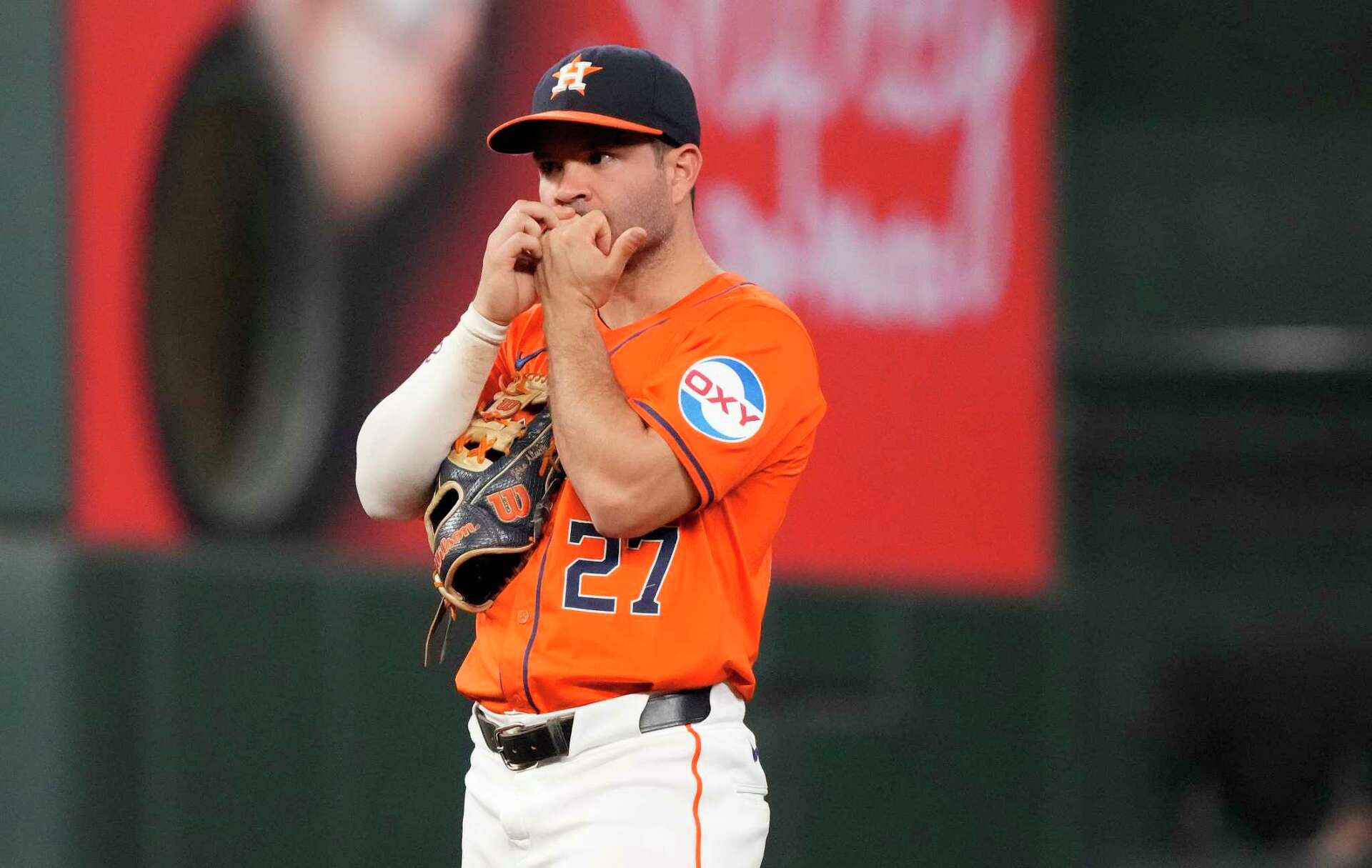 Jose Altuve and Houston Astros walk off on Kansas City Royals