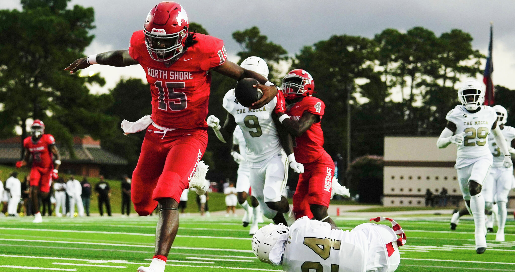 High school football: North Shore defeats South Oak Cliff