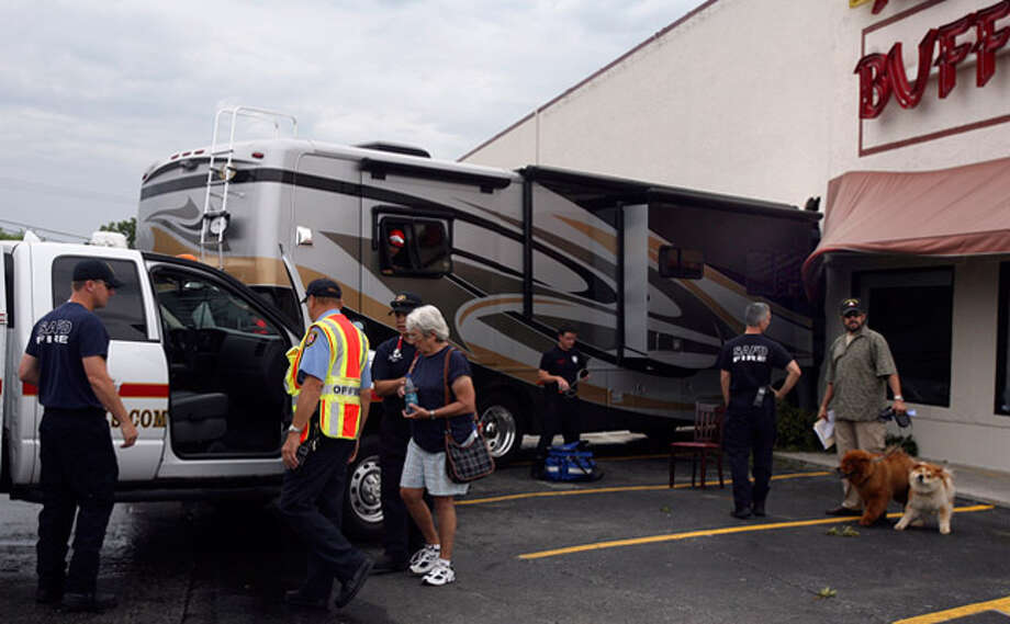 GI, nurse help man critically injured in RV crash San Antonio ExpressNews