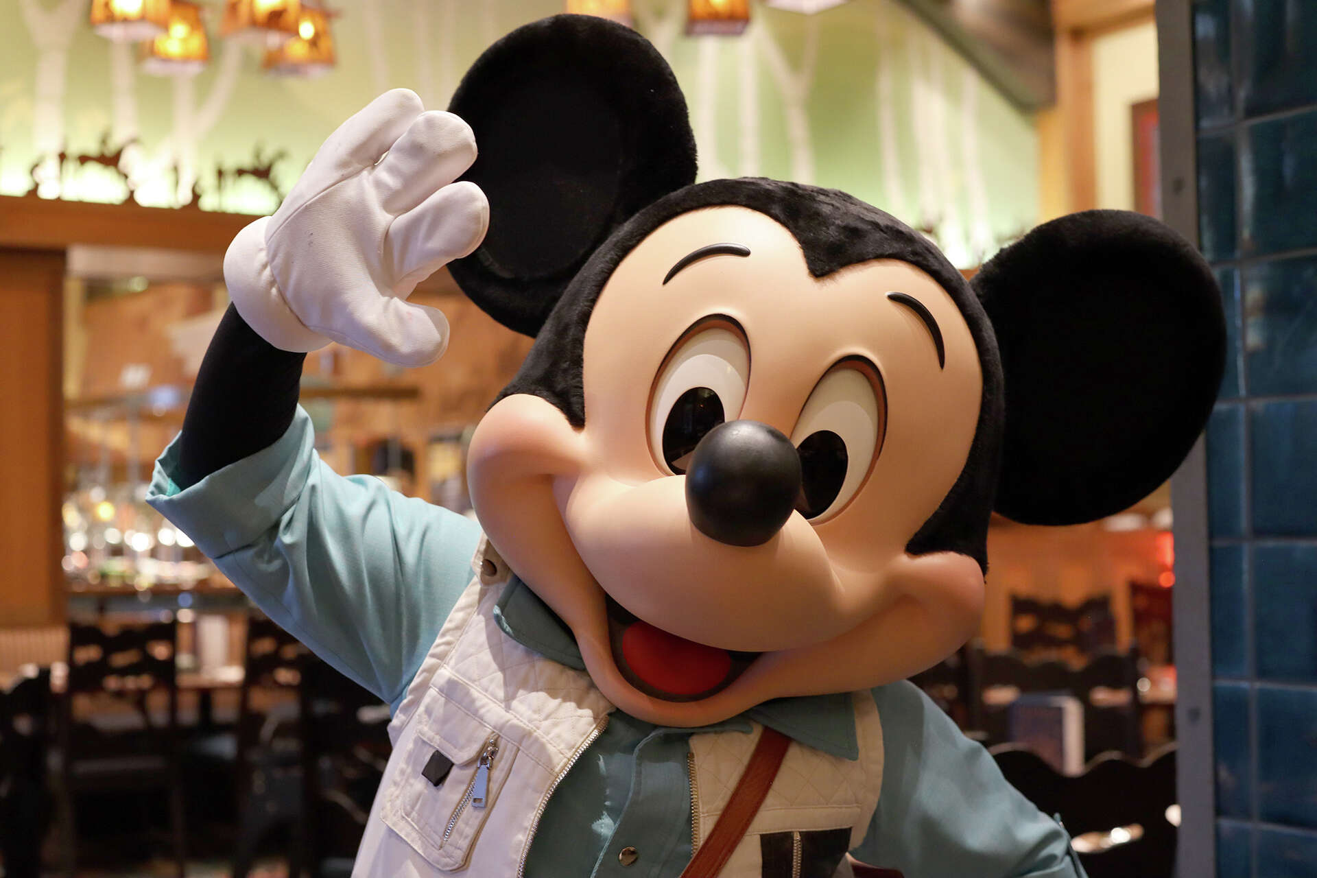 This all-you-can-eat Disneyland buffet is $65. Is it worth it?