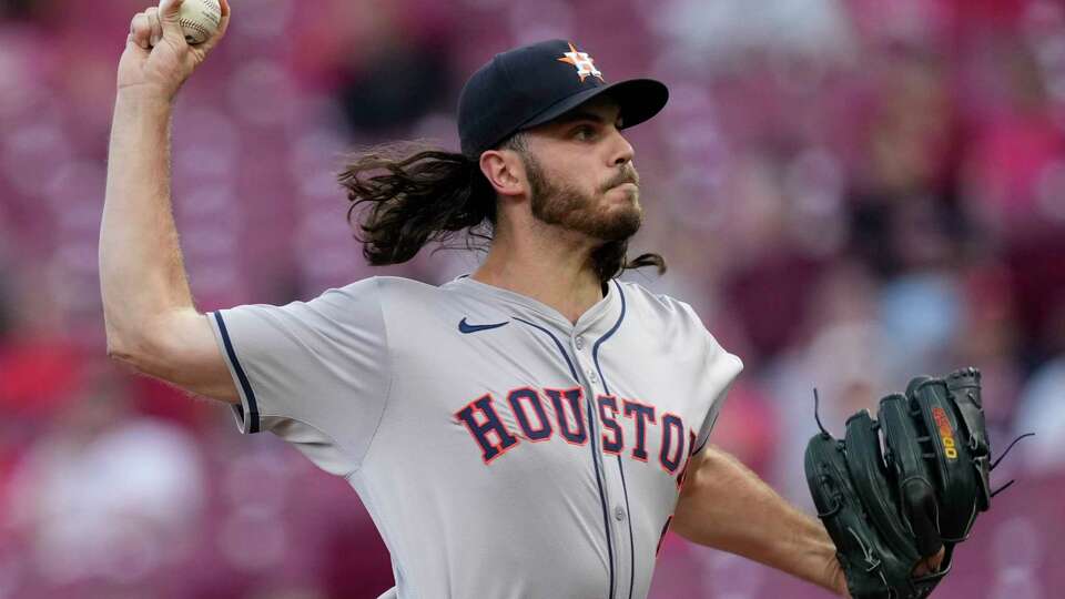 Houston Astros starting pitcher Spencer Arrighetti throws during the first inning of a baseball game against the Cincinnati Reds, Wednesday, Sept. 4, 2024, in Cincinnati. (AP Photo/Carolyn Kaster)