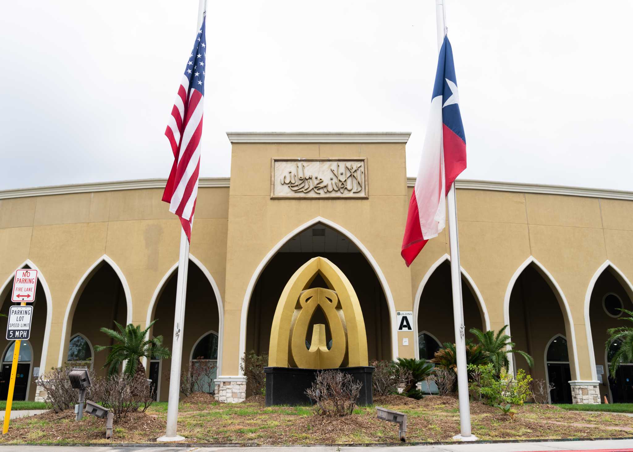 https://s.hdnux.com/photos/01/42/43/77/25837512/5/rawImage.jpg