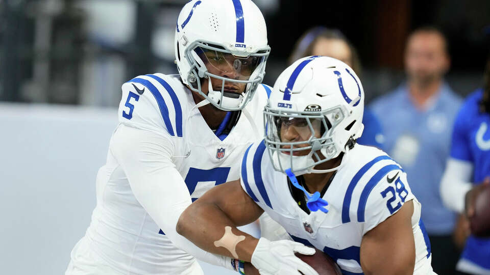 Indianapolis Colts quarterback Anthony Richardson (5) hands the ball off to Colts running back Jonathan Taylor (28) prior to a preseason NFL football game against the Arizona Cardinals, Saturday, Aug. 17, 2024, in Indianapolis. (AP Photo/Darron Cummings)