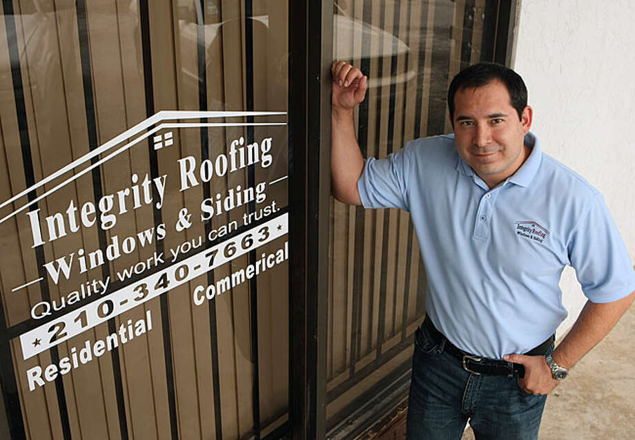 Roofing Company On Top San Antonio Express News Ronnie Suarez Owner Of The San Antonio Based Roofing And Remodeling Company Says