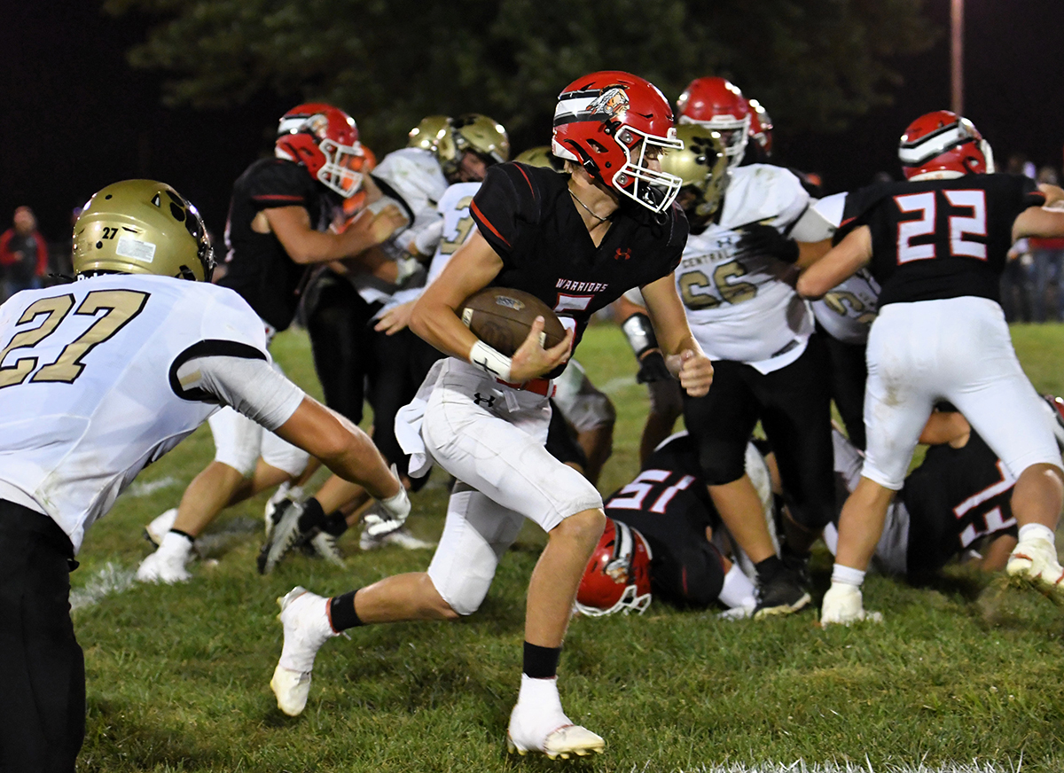 WIVC FOOTBALL: Two yards and 10 seconds, Calhoun beats Camp Point